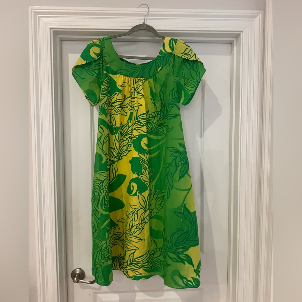 Royal creations made in Hawaii green/yellow MuuMuu midi dress. Size:Medium
